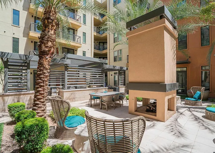 Apartment Boulevard Modern Roosevelt Row 2br Pool Gym 5