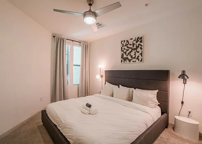 Apartment Boulevard Modern Roosevelt Row 2br Pool Gym 5 Phoenix