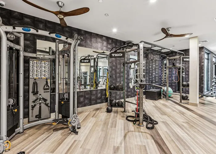 Boulevard Modern Roosevelt Row 2br Pool Gym 5 *