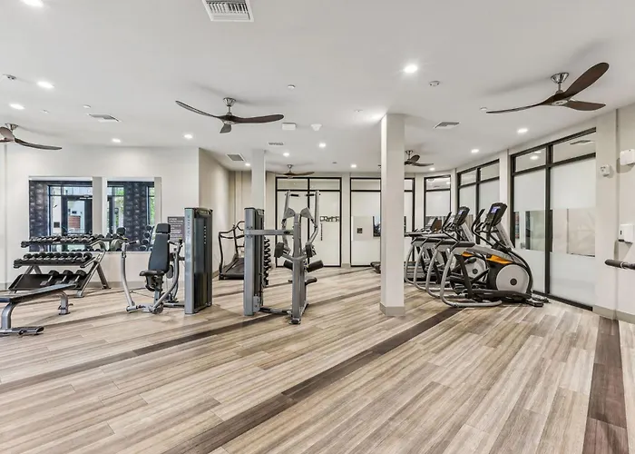 Apartment Boulevard Modern Roosevelt Row 2br Pool Gym 5
