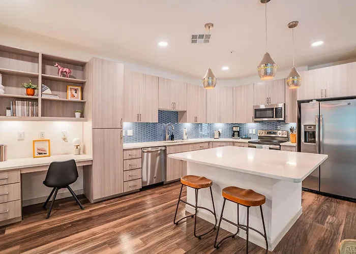 Boulevard Modern Roosevelt Row 2br Pool Gym 5