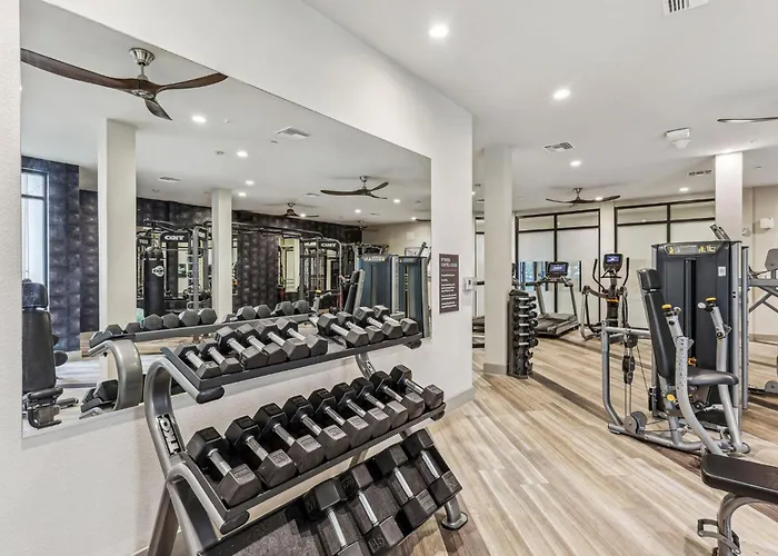 Boulevard Modern Roosevelt Row 2br Pool Gym 5 Apartment *